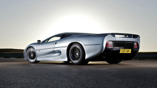 Silver sports car sun background - a silver sports car free wallpaper for desktop
