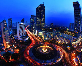 City traffic tall buildings nighttime - traffic free wallpaper