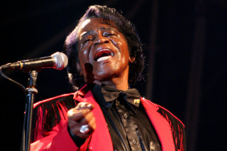 Woman singing stage redjacket blackbackground - bruce onobrakpeya free wallpaper