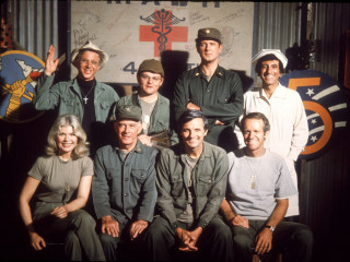 Group people posing flag sign - erlund hudson free wallpaper