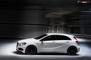White car night blur black - a black car in the foreground free wallpaper
