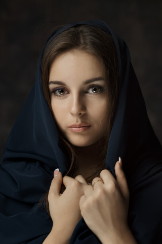 Woman black shawl posing hands - artur tarnowski free wallpaper