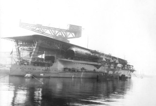 Large ship dock crane hull - a large ship free wallpaper
