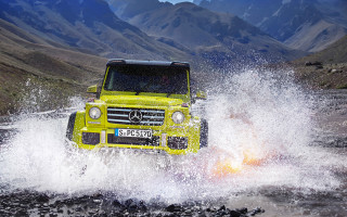 Yellow truck river water rocks - action painting free wallpaper