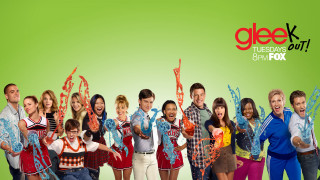 Group people streamers green background - free seasons wallpaper for desktop