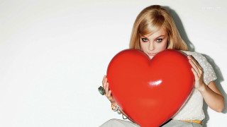 Woman heart balloon pose ring - her finger free wallpaper