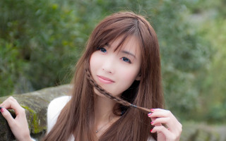 Woman long hair hairbrush smiling - long hair holding free wallpaper