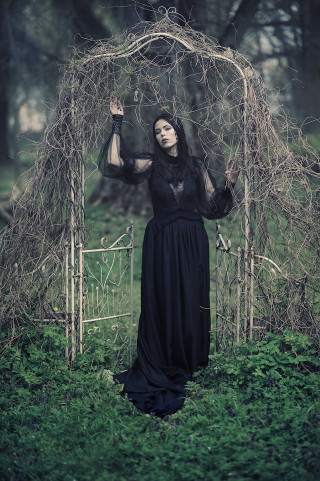 Woman black dress field vines - free halloween wallpaper