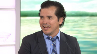Man suit tie talking television - ignacio fernandez rio free wallpaper