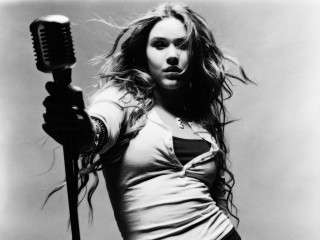 Woman hairbrush hairdryer wind blowing - the wind free wallpaper