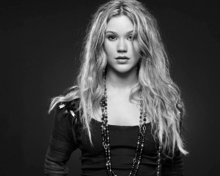 Woman long hair necklace posing 3 - long hair and a necklace free wallpaper