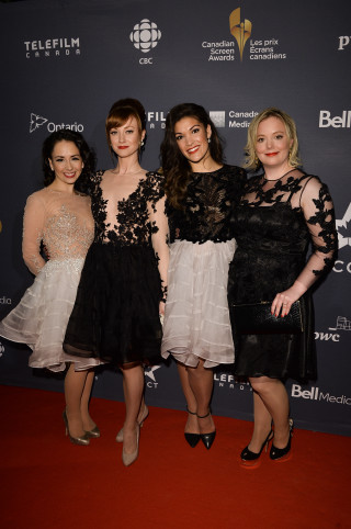 Women red carpet black white - private press free wallpaper