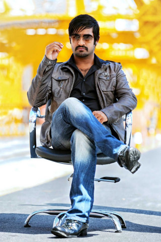 Man sitting chair foot ground - his foot free wallpaper
