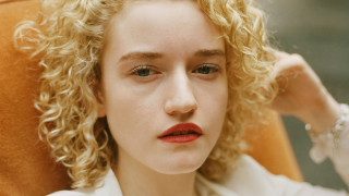 Woman curly hair chair red - a red lipstick free wallpaper