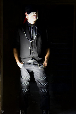 Man black shirt jeans doorway - a black shirt and jeans free wallpaper