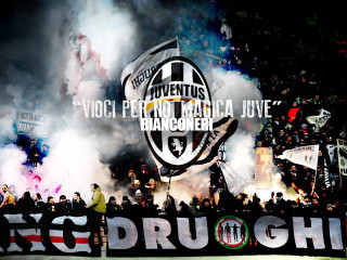 Large group soccer field smoke - a large group of people free wallpaper