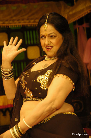 Woman black sari waving hand - her free wallpaper
