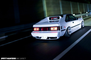 White car highway night headlights - a highway free wallpaper