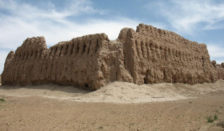 Sandcastle rocks desert sky clouds - the desert free wallpaper