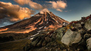 Mountain snowy peak cloudy sky 3 - a cloudy sky above free wallpaper