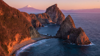 Mountains water beach waves scenery - wave free wallpaper