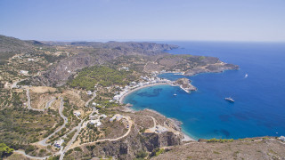 Blue ocean white village cliff - a cliff side free wallpaper