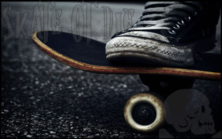 Skateboarder skull sneakers street action - dof free wallpaper