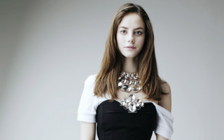 Woman black white dress necklace 3 - jewelry free wallpaper