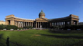 Large building dome clock tower - ultra wide angle free wallpaper
