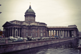 Large building tower river bridge - car free wallpaper