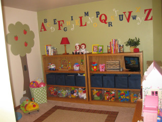 Childs room bookcase toys tv - color free wallpaper