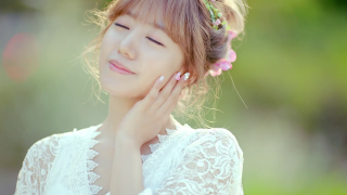 Woman flower hair ring finger 2 - sunny free wallpaper