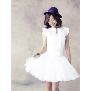 Woman white dress hat posing 2 - her hip free wallpaper