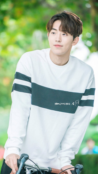 Man bike white shirt black - fan kuan free wallpaper