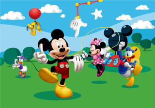 Mickey mouses flying park balloons - a park free wallpaper