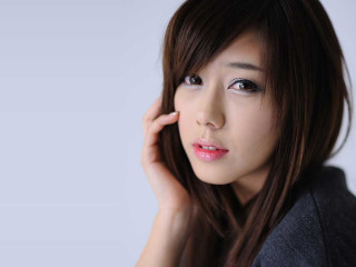 Woman long hair gray shirt - a gray shirt free wallpaper