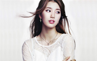 Woman white shirt necklace ring - her neck and a ring free wallpaper