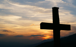 Cross hill sunset clouds sky - radiant free wallpaper