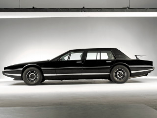 Black car white room light - a white room free wallpaper