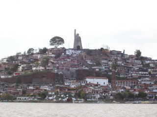 Hill statue water city view - a statue free wallpaper