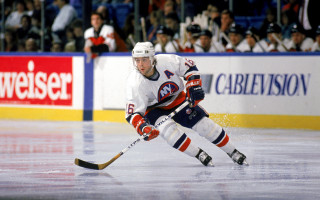 Hockey player moving ice puck - jimmy nelsson free wallpaper