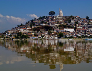 City hill lake clock tower - a clock tower free wallpaper