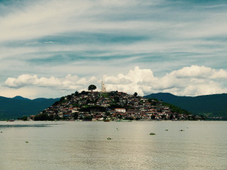 Small island village lake boat - the middle of a lake free wallpaper