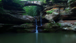Waterfall bridge over background water - a bridge over free wallpaper