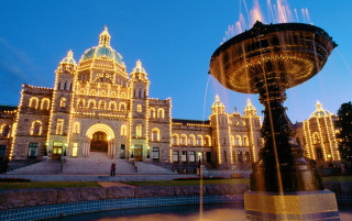 Fountain building lights front image - bruce munro free wallpaper