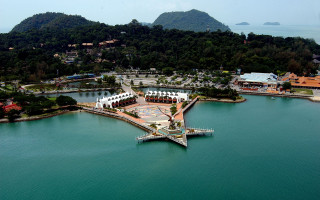 Bird eye view resort lake - aerial free wallpaper