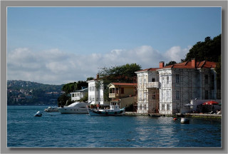 Boat shore hill cityscape water - a body of water free wallpaper