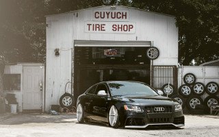 Black car tire shop night - a black car free wallpaper
