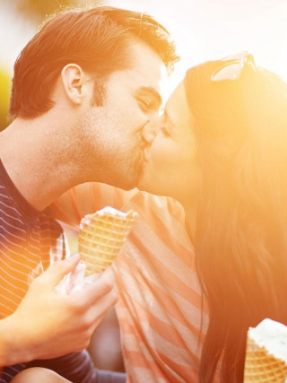 Romantic kiss icecream park bálint - romantic free wallpaper