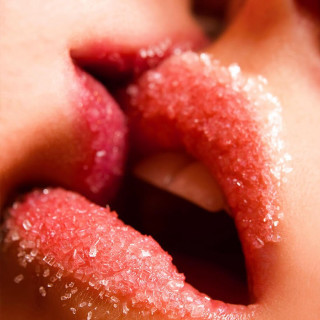 Close up woman lips glitter - bálint kiss free wallpaper